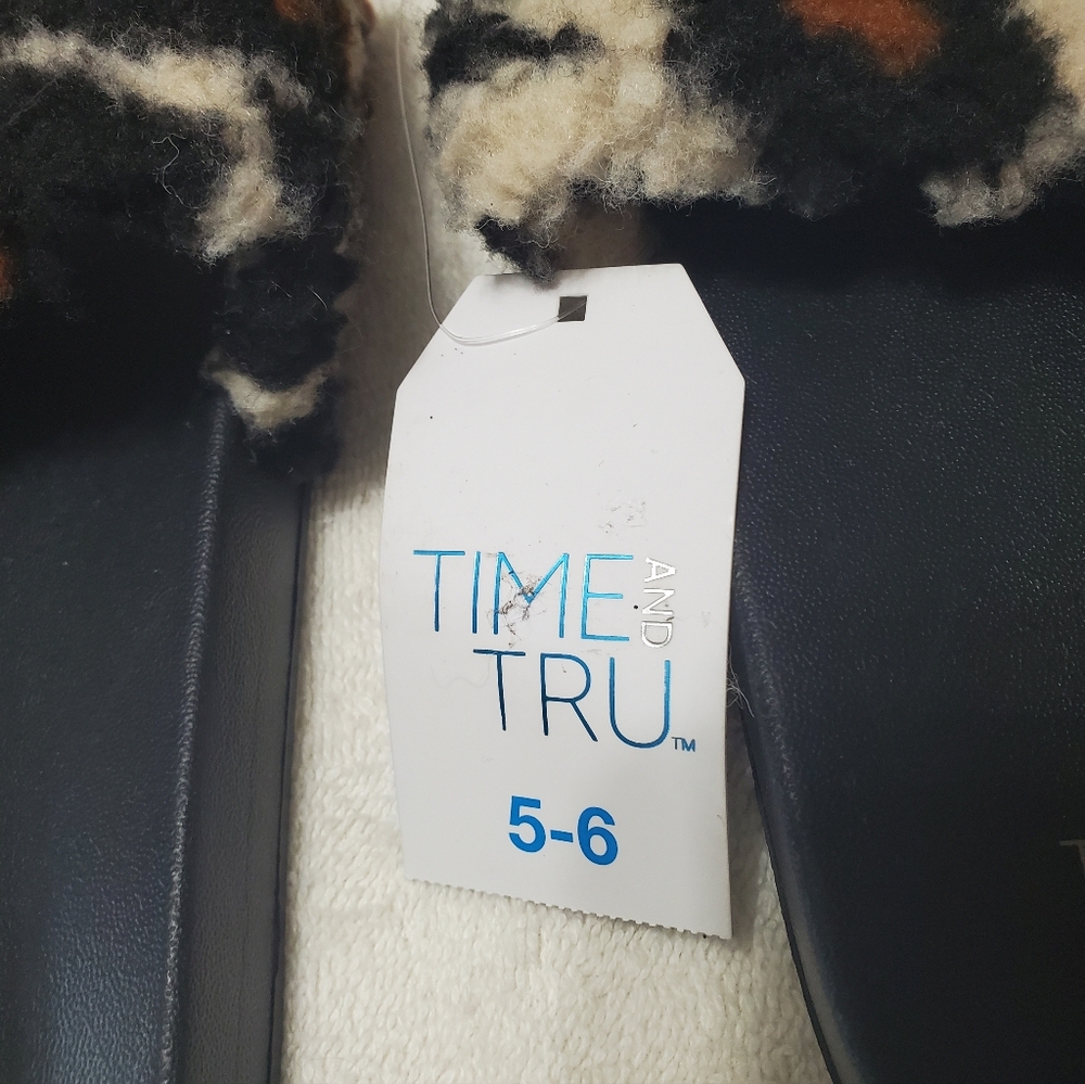 Time and Tru leopard slides sandals